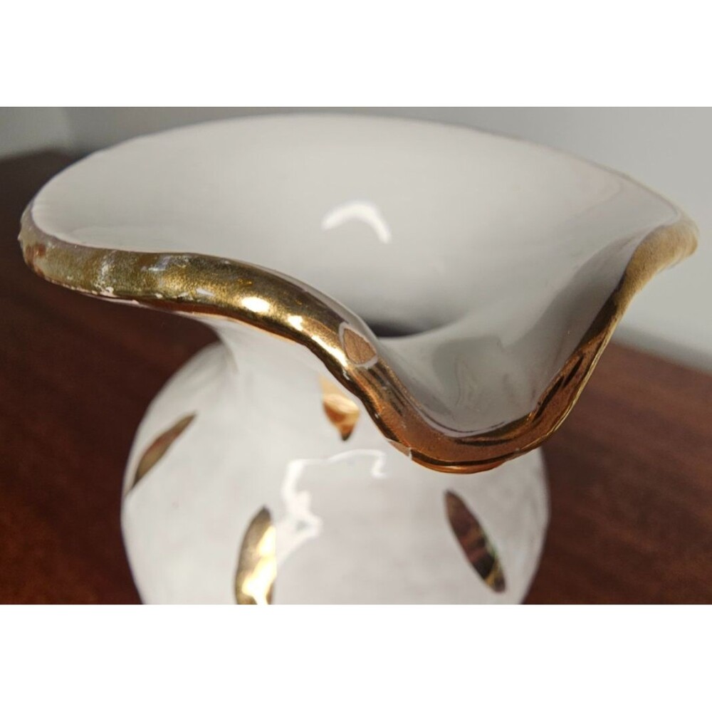 Beautiful White & Gold Handled Pottery Jug Pitcher Made in Italy 7"T x 4"W - Picture 4 of 6